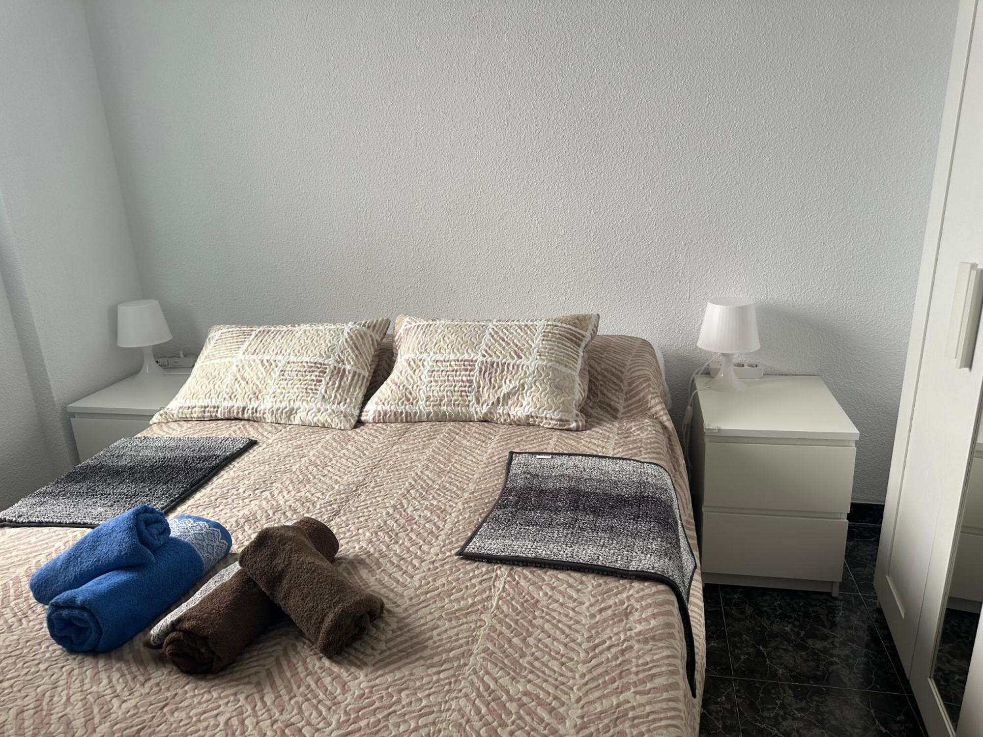 Almeria Centro Habitacion Privada En Apartamento Compartido Exterior photo