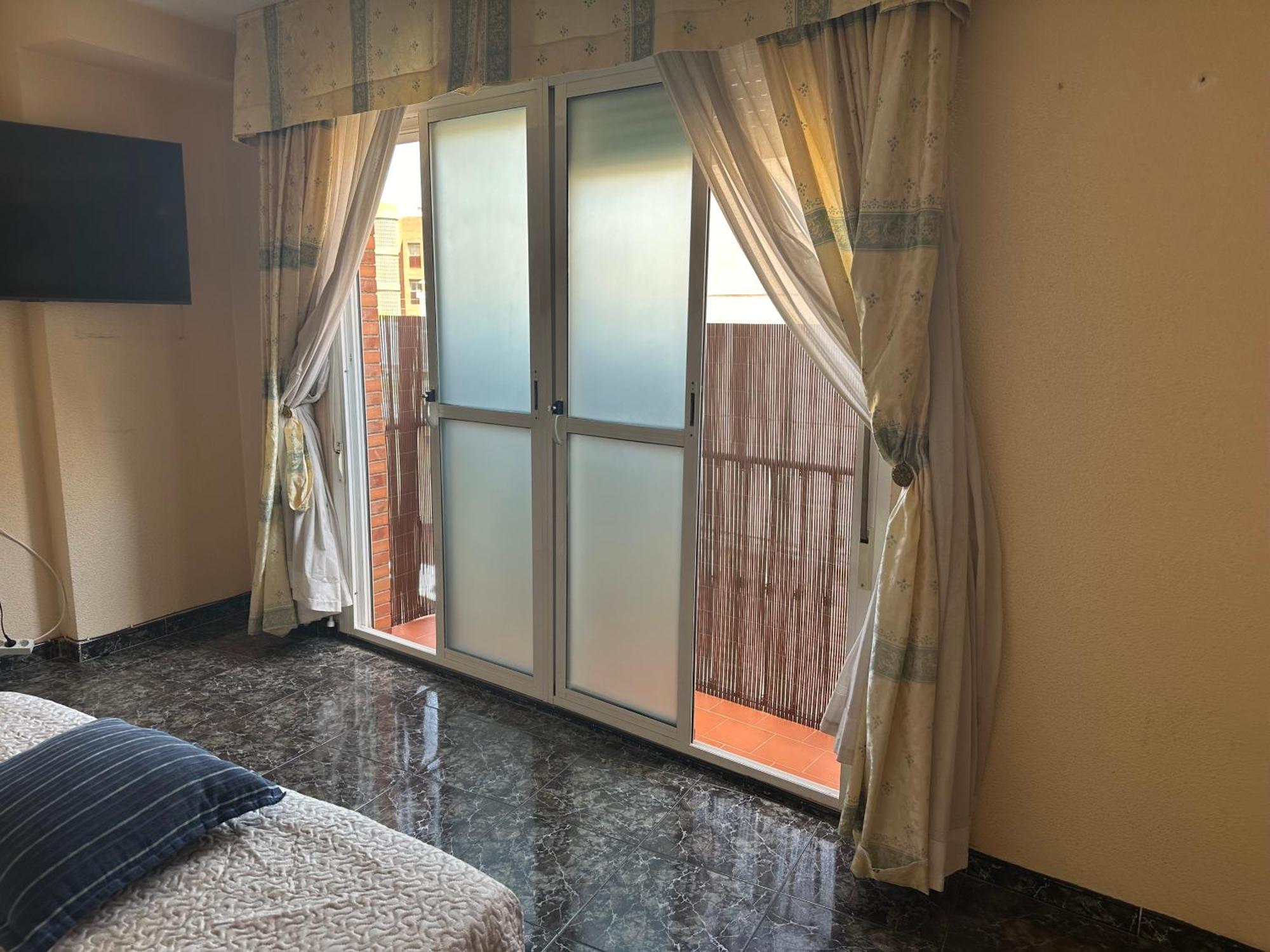 Almeria Centro Habitacion Privada En Apartamento Compartido Exterior photo