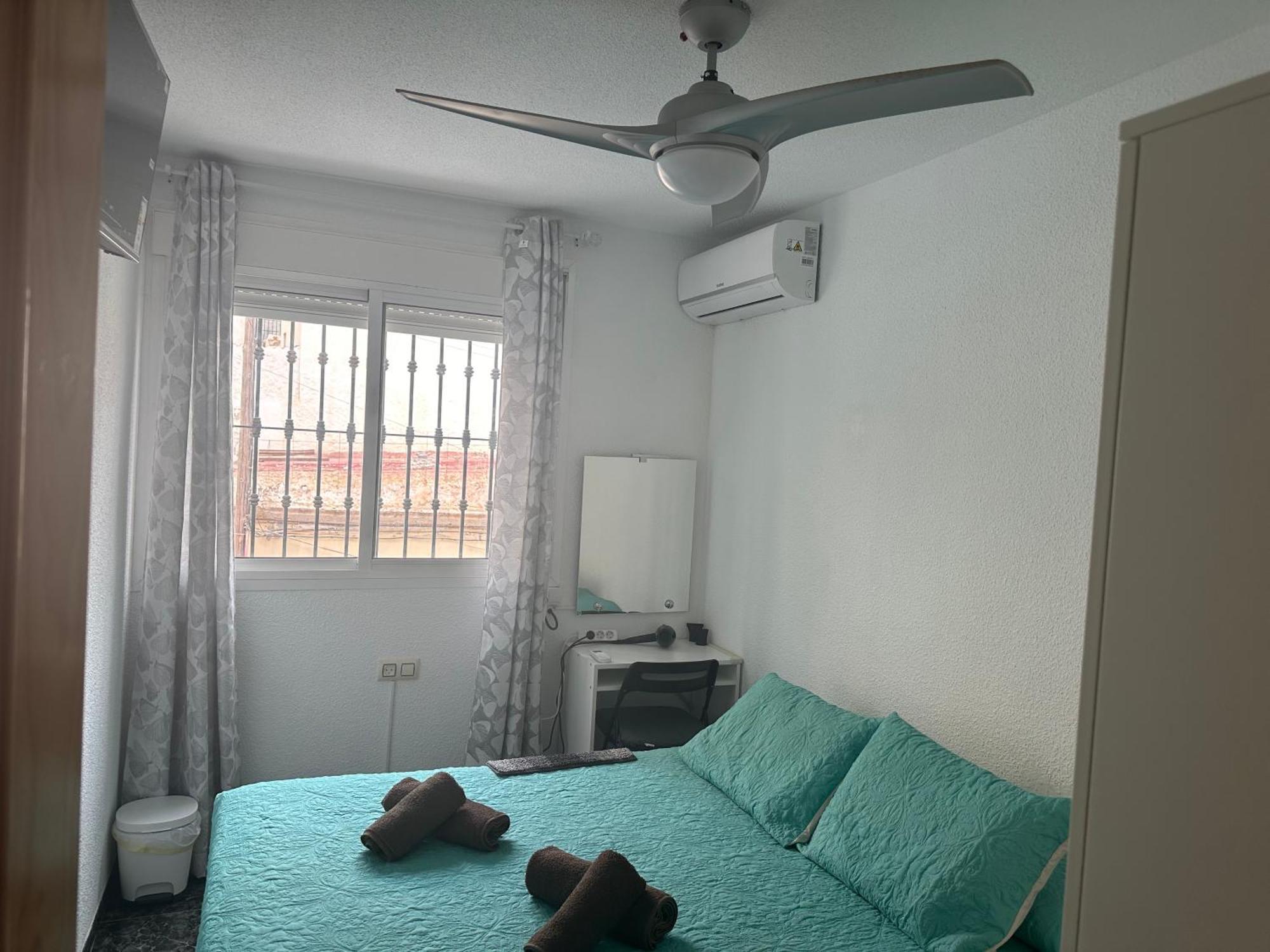 Almeria Centro Habitacion Privada En Apartamento Compartido Exterior photo