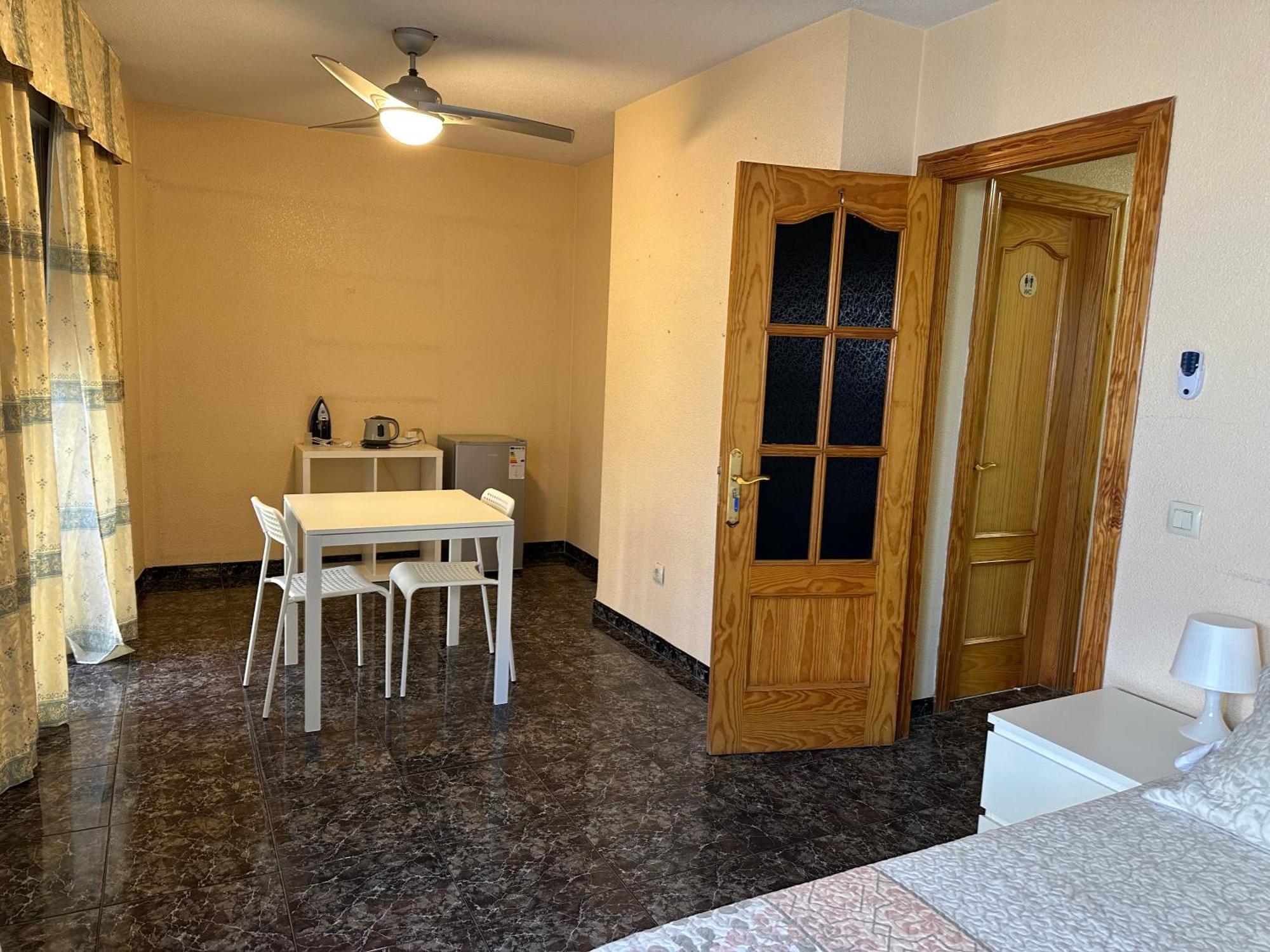 Almeria Centro Habitacion Privada En Apartamento Compartido Exterior photo